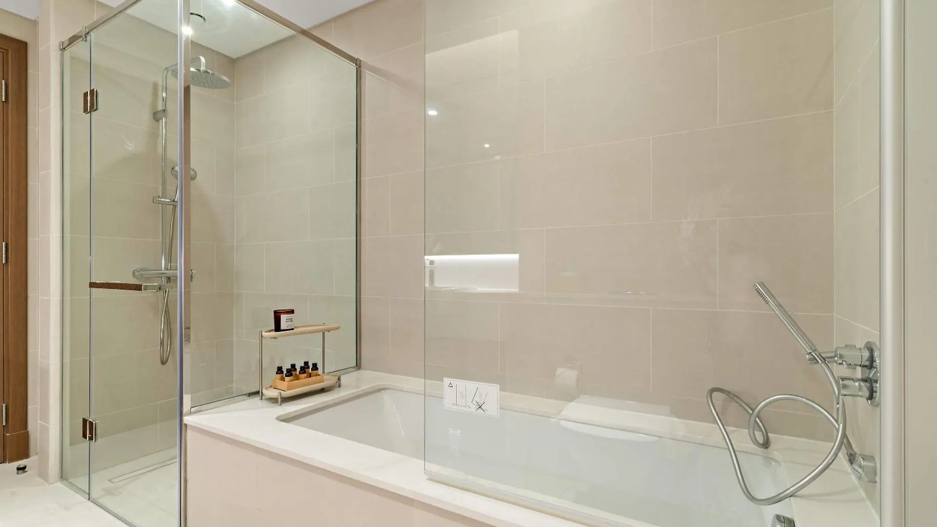Silkhaus Luxury 1Bdr Stay In Canal Front, Al Wasl Dubai 0*,  Emirados Árabes Unidos